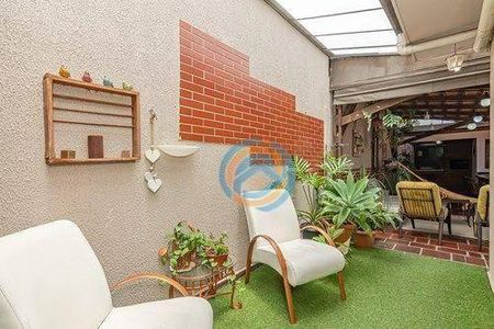 37_photo/94dce4acd9.be1f773b402e8aee-ATLAS-c5d0a569-cc85-46e6-984e-2bde83a2fed4.jpg de casa à venda com 4 quartos, 264m² em Novo Mundo, Curitiba