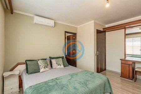 23_photo/94dce4acd9.be1f773b402e8aee-ATLAS-f5b3597a-69dc-46f4-8a52-557c51e2d3a6.jpg de casa à venda com 4 quartos, 264m² em Novo Mundo, Curitiba