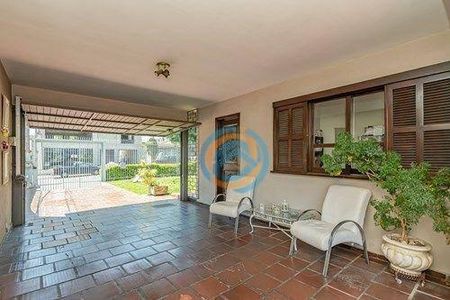 4_photo/94dce4acd9.be1f773b402e8aee-ATLAS-fe4c4d59-1bb3-430e-a2b9-5b9c1f2ee4b6.jpg de casa à venda com 4 quartos, 264m² em Novo Mundo, Curitiba