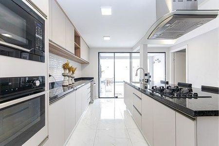 9_photo/94dce4ada3.bbd0c06dccd8b6dc-ATLAS-49bb25ad-97ec-4945-8191-b2627493ffaa.jpg de casa à venda com 4 quartos, 180m² em Fanny, Curitiba