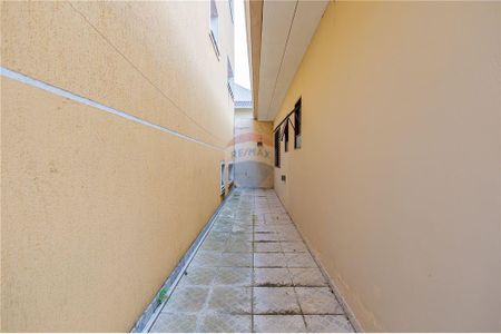 4_photo/94dce4adf1.76dab19f86e5a789-ATLAS-23d10552-fa59-4ff8-b65e-2a871073f5a2.jpg de casa à venda com 4 quartos, 160m² em Fanny, Curitiba