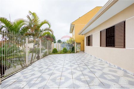 2_photo/94dce4adf1.76dab19f86e5a789-ATLAS-e5a41acb-042c-41af-847e-90de00f0fafc.jpg de casa à venda com 4 quartos, 160m² em Fanny, Curitiba
