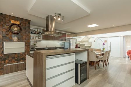 10_photo/94dce4aefb.ac27657d5f4d7d4b-ATLAS-4095777d-571f-4e43-b99c-d068a7b16fc0.jpg de casa à venda com 4 quartos, 226m² em Fanny, Curitiba