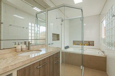 43_photo/94dce4aefb.ac27657d5f4d7d4b-ATLAS-4b9f8b66-d401-4b36-b2e1-837bd5988d5e.jpg de casa à venda com 4 quartos, 226m² em Fanny, Curitiba