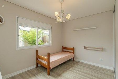 4_photo/94dce4aefb.ac27657d5f4d7d4b-ATLAS-a63e697f-a850-4377-aae7-393b2df37acd.jpg de casa à venda com 4 quartos, 226m² em Fanny, Curitiba