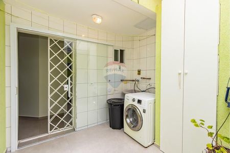 11_photo/94dce4b2f3.2600e2030c9c1896-ATLAS-52c9c8e9-801c-48c9-b720-a5d30b766ca6.jpg de casa à venda com 3 quartos, 1280m² em Fanny, Curitiba