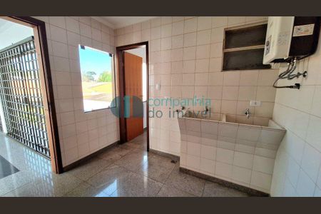 7_photo/94dce4b6b1.7167940eb8e3cde2-ATLAS-7dcbf700-527d-44df-b4fc-136c06a9ccfa.jpg de casa à venda com 3 quartos, 399m² em Fanny, Curitiba