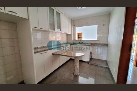 9_photo/94dce4b6b1.7167940eb8e3cde2-ATLAS-86292dcc-b059-40e4-870d-95226d32c97e.jpg de casa à venda com 3 quartos, 399m² em Fanny, Curitiba