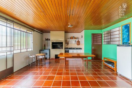 32_photo/94dce4bb39.fc71c6367f0f28fd-ATLAS-69378819-0414-4cde-acd4-07e2dc275fdf.jpg de casa à venda com 5 quartos, 300m² em Lindoia, Curitiba