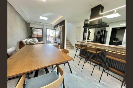 8_photo/94dce4bbef.f9380c9edbc4d96c-ATLAS-286c2d1a-6547-4abe-be4c-b3db88aacee7.jpg de casa à venda com 3 quartos, 157m² em Lindoia, Curitiba