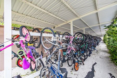 23_photo/94dce4ca4d.7f4e12756aa2cce7-ATLAS-a35eab44-5063-4767-a594-9c0c3c814db6.jpg de apartamento para alugar com 2 quartos, 47m² em Hauer, Curitiba