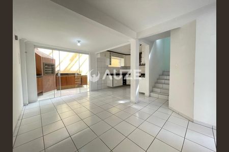 8_photo/94dce4cc35.807206cdb3a04f50-ATLAS-a43802ba-4453-45d6-b8c1-d6da94c7d891.jpg de casa à venda com 3 quartos, 108m² em Hauer, Curitiba