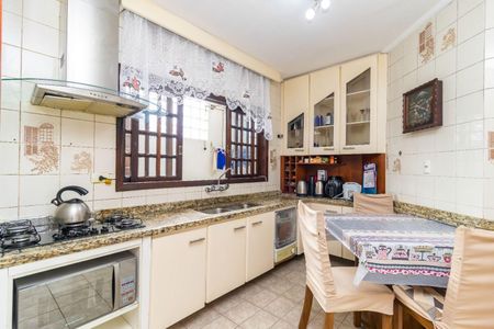 10_photo/94dce4d0df.14ee6d8f2ede21cf-ATLAS-0095fc73-dd07-44e9-8322-2a8e780abf95.jpg de casa à venda com 3 quartos, 200m² em Hauer, Curitiba