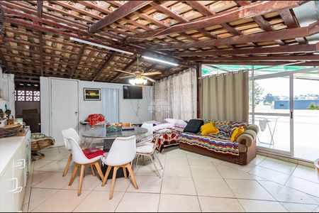3_photo/94dce4d0df.fcd6e517dee17966-ATLAS-11424816-0a20-4e4f-97c7-94a5a5c112c5.jpg de casa à venda com 3 quartos, 200m² em Hauer, Curitiba