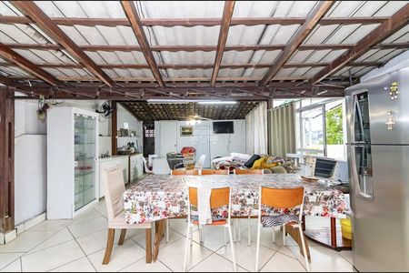 37_photo/94dce4d0df.fcd6e517dee17966-ATLAS-e22f2df0-acc2-49a9-8401-bfc3051b11d5.jpg de casa à venda com 3 quartos, 200m² em Hauer, Curitiba