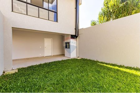 6_photo/94dce4d8b9.40d9156f2e18fdd4-ATLAS-2ea0584d-6f26-40b1-90bd-a599732b1e6a.jpg de casa à venda com 3 quartos, 163m² em Guabirotuba, Curitiba