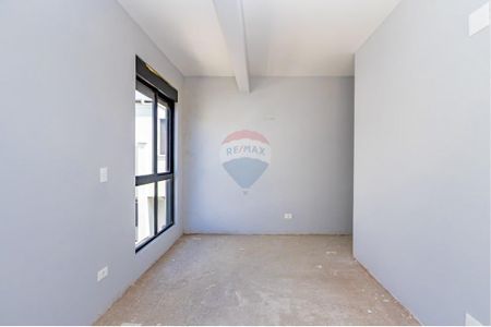 19_photo/94dce4d8b9.40d9156f2e18fdd4-ATLAS-3b1f453d-a715-4eef-8a8b-59d6e5fd2ade.jpg de casa à venda com 3 quartos, 163m² em Guabirotuba, Curitiba