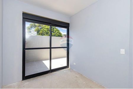 38_photo/94dce4d8b9.40d9156f2e18fdd4-ATLAS-4cef6cf4-a033-4a39-9a18-b47da3dccb7a.jpg de casa à venda com 3 quartos, 163m² em Guabirotuba, Curitiba