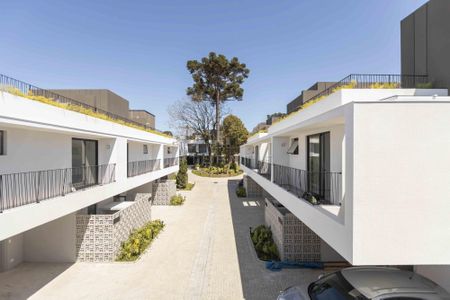 26_photo/94dce4df67.40c4a45f06f43149-ATLAS-e97284d1-18d6-4b30-80a3-cfff3d234a75.jpg de casa à venda com 3 quartos, 226m² em Guabirotuba, Curitiba