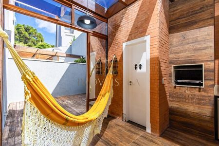 13_photo/94dce4dfdd.2ea09ee07a178c3f-ATLAS-e76bee96-cdf9-49f8-9aaa-861883aa1641.jpg de casa à venda com 3 quartos, 282m² em Guabirotuba, Curitiba