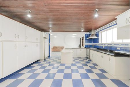 7_photo/94dce4e015.e9bc35269128f7e8-ATLAS-7e36edce-652f-4b4e-8591-5d5da9c7429b.jpg de casa à venda com 5 quartos, 550m² em Guabirotuba, Curitiba