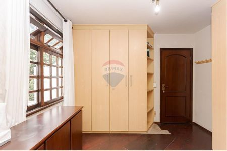 5_photo/94dce4e0f9.7dc29441a77b793f-ATLAS-0cb8778c-74d6-4ee9-89b5-a98e0cb4e33c.jpg de casa à venda com 4 quartos, 298m² em Guabirotuba, Curitiba