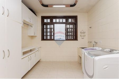 12_photo/94dce4e0f9.7dc29441a77b793f-ATLAS-2d5d1362-daa6-4781-a898-094dc390305a.jpg de casa à venda com 4 quartos, 298m² em Guabirotuba, Curitiba