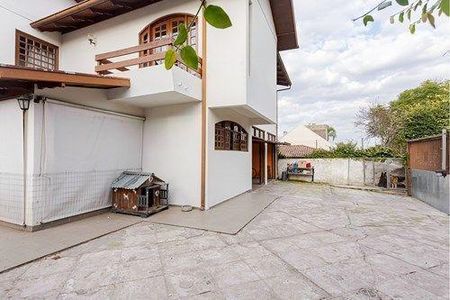 49_photo/94dce4e0f9.7dc29441a77b793f-ATLAS-3f449e01-b133-4e0d-a630-adfc969eee6f.jpg de casa à venda com 4 quartos, 298m² em Guabirotuba, Curitiba