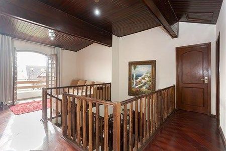 15_photo/94dce4e0f9.7dc29441a77b793f-ATLAS-ce294ec4-b3e8-4703-a8ea-9e028c58bcab.jpg de casa à venda com 4 quartos, 298m² em Guabirotuba, Curitiba