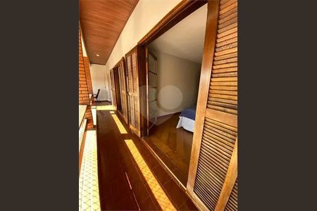 6_photo/94dce4e121.ccfee957a0edc138-ATLAS-6d77e9fd-5e32-42f4-9f19-f4732f683024.jpg de casa à venda com 3 quartos, 222m² em Guabirotuba, Curitiba