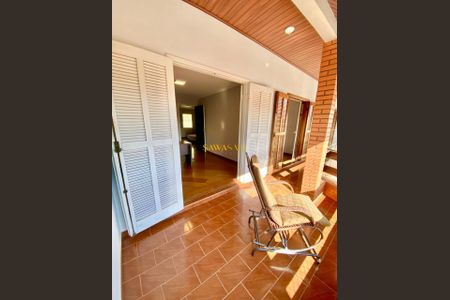 10_photo/94dce4e121.e5126c7e7f4237c2-ATLAS-33e12177-97a8-41dd-90ab-417b9d653434.jpg de casa à venda com 4 quartos, 232m² em Guabirotuba, Curitiba