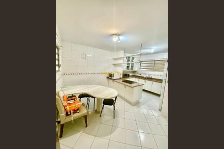 14_photo/94dce4e121.e5126c7e7f4237c2-ATLAS-b7d8fd80-9b1b-4e89-87af-27ab27257b47.jpg de casa à venda com 4 quartos, 232m² em Guabirotuba, Curitiba