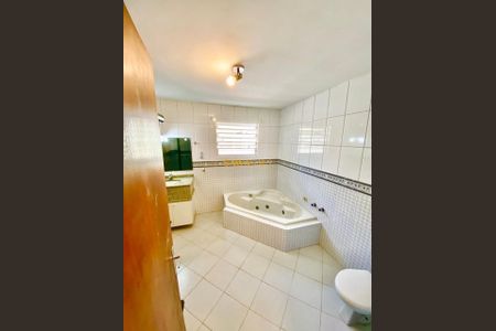 22_photo/94dce4e121.e5126c7e7f4237c2-ATLAS-c8997a3b-8de1-43fd-8677-2f66a632d387.jpg de casa à venda com 4 quartos, 232m² em Guabirotuba, Curitiba