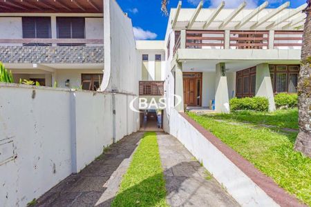 5_photo/94dce4e1a3.e0bb88a79f9bd8e1-ATLAS-5cf55216-db3e-4072-8cc4-5c279a7c3ad1.jpg de casa à venda com 5 quartos, 5m² em Guabirotuba, Curitiba