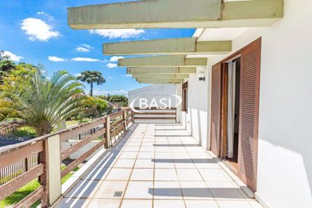 49_photo/94dce4e1a3.e0bb88a79f9bd8e1-ATLAS-c81592a2-6eb7-4adf-a16f-1fdc712dc488.jpg de casa à venda com 5 quartos, 5m² em Guabirotuba, Curitiba