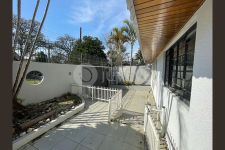 3_photo/94dce4e20b.2d782e9ced6b4695-ATLAS-890012e3-7d13-46a0-9062-c1b509caad8c.jpg de casa à venda com 5 quartos, 238m² em Guabirotuba, Curitiba