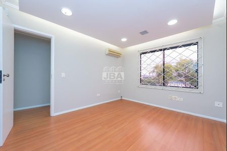 1_photo/94dce4e3bd.86f105e730b74fa5-ATLAS-306b5aac-fd72-4f76-ae7b-573648632745.jpg de casa à venda com 0 quarto, 200m² em Guabirotuba, Curitiba