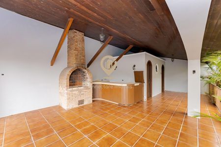 9_photo/94dce4e3e5.d98222dd41a0ddec-ATLAS-fe98dd17-4cff-41b5-962d-bc508828fc84.jpg de casa à venda com 5 quartos, 303m² em Guabirotuba, Curitiba