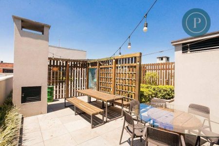 11_photo/94dce4f709.b71b7ec5cd46515d-ATLAS-3ef7d5ae-38b2-45ff-add5-46b6b1e75873.jpg de apartamento para alugar com 2 quartos, 62m² em Rebouças, Curitiba