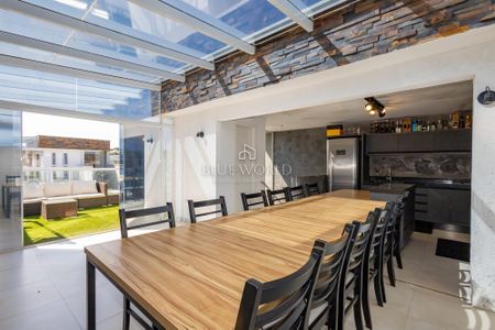 2_photo/94dce4fab9.ceff8192393c33de-ATLAS-905cea86-536a-4d2d-84f8-49af90dbaeca.jpg de casa à venda com 3 quartos, 200m² em Prado Velho, Curitiba