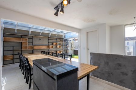 26_photo/94dce4fab9.ceff8192393c33de-ATLAS-cdc8d6a8-4747-436a-b740-6e7546a4352e.jpg de casa à venda com 3 quartos, 200m² em Prado Velho, Curitiba