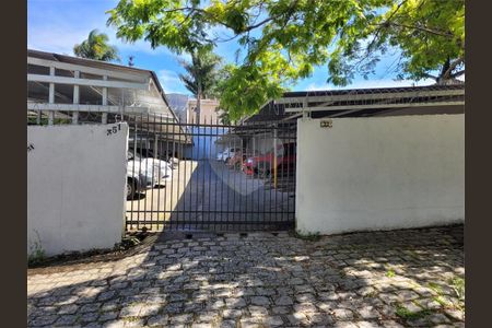 5_photo/94dce4ff3d.91ba3a7a9e41ef0f-ATLAS-ad2d5244-8e8b-45b8-bb0a-f70ec85a7869.jpg de casa à venda com 3 quartos, 330m² em Jardim Botânico, Curitiba