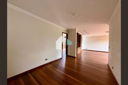 5_photo/94dce4ff8f.1f85094cffd9cdaa-ATLAS-34881959-27a0-4955-ae96-1a6eca37bbea.jpg de casa à venda com 4 quartos, m² em Jardim Botânico, Curitiba