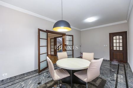 12_photo/94dce4ffa5.5361f30ed3911e6d-ATLAS-4a20c0ed-3ac4-4fee-9bbe-668f9d8abb97.jpg de casa à venda com 4 quartos, 474m² em Jardim Botânico, Curitiba