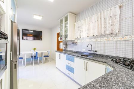 14_photo/94dce50043.6618d879b31b9a75-ATLAS-0f85790a-1a68-4bcf-b5bb-19c1f4e50bc9.jpg de casa à venda com 3 quartos, 340m² em Jardim Botânico, Curitiba