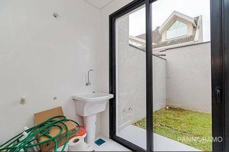 8_photo/94dce5081f.833a42e394c467a8-ATLAS-62f2ba32-08c6-4ef7-8efb-5eacaa4984a1.jpg de casa à venda com 3 quartos, 176m² em Capão da Imbuia, Curitiba