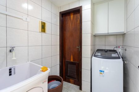 15_photo/94dce50919.7b56d0c17c64b4da-ATLAS-b16ebe3f-e4d4-4ad6-8933-1935082d15f3.jpg de casa à venda com 3 quartos, 244m² em Capão da Imbuia, Curitiba