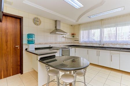 7_photo/94dce50a57.e3da74daae84817a-ATLAS-2003f38c-61a2-4fa7-b47d-170a7abb6a64.jpg de casa à venda com 4 quartos, 300m² em Capão da Imbuia, Curitiba