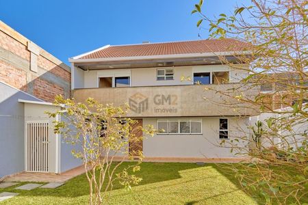 3_photo/94dce50a57.e3da74daae84817a-ATLAS-7151a108-7e2f-434c-b3dd-ee48294aee00.jpg de casa à venda com 3 quartos, 474m² em Capão da Imbuia, Curitiba