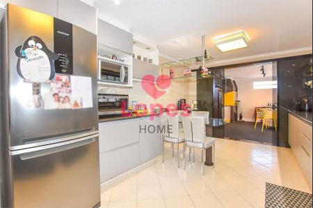 14_photo/94dce512c7.dcaaaf9a7a00eb3d-ATLAS-050879db-595c-48cd-b767-4bb6d5ea73b6.jpg de casa à venda com 4 quartos, 157m² em Cajuru, Curitiba